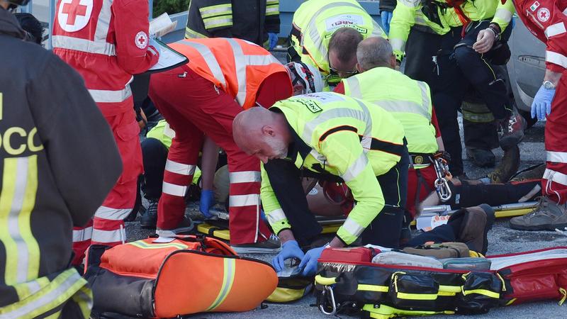 Isorella, operaio cade da un carroponte: volo di 6 metri, grave in ospedale