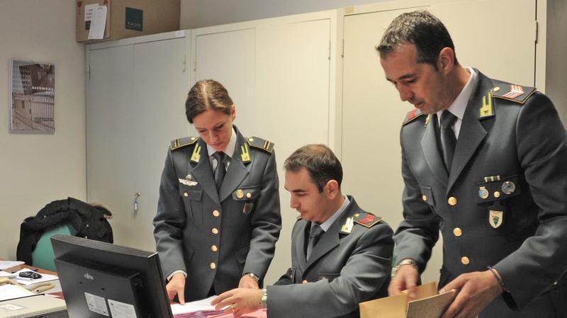 Bergamo, la pista bulgara per evadere l’Iva: più di 9 milioni di euro confiscati. Sequestrati Rolex, lingotti d’oro e auto di lusso