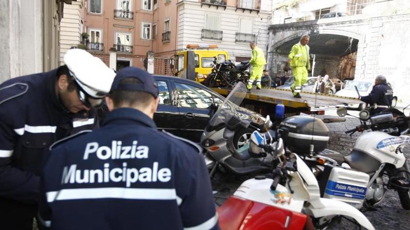 Nuovo codice della strada, a NapoliÂ la prima multa per guida con il cellulare