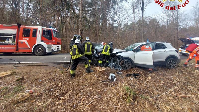 Incidente a Tradate, morta la 54enne coinvolta nello schianto tra due auto