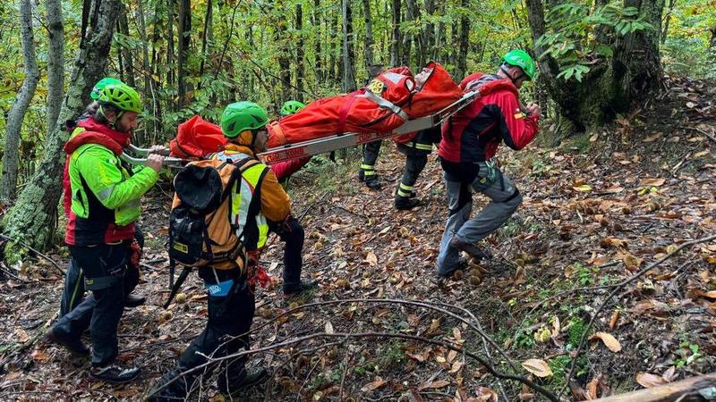 Cacciatore 75enne stroncato da un malore nei boschi di Dumenza sotto gli occhi degli amici