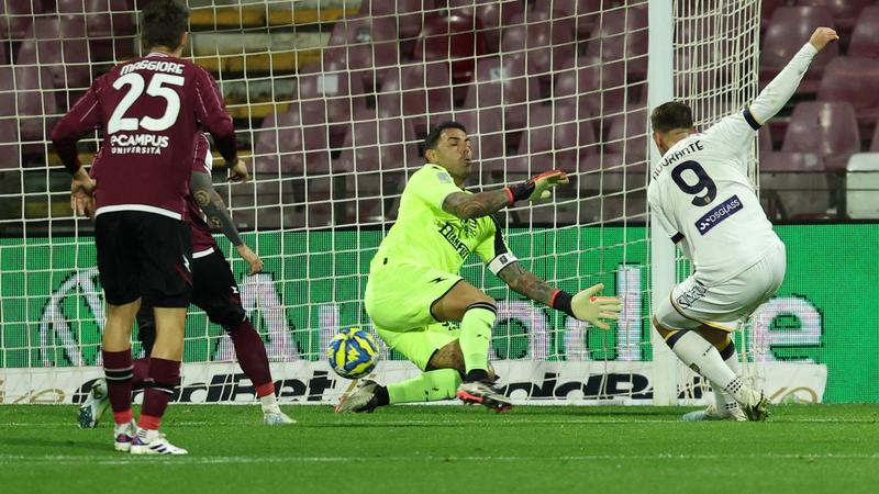 Il derby dell'Arechi alla Juve Stabia, che vola in classifica. La Salernitana esce tra i fischi