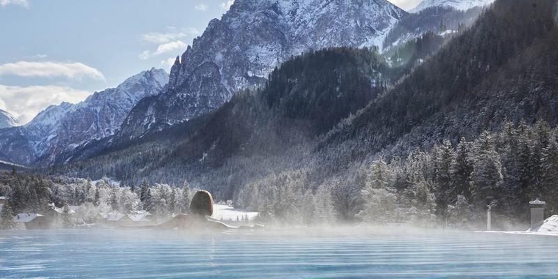 Spa all'aperto in inverno: relax, benessere e magia sotto le stelle