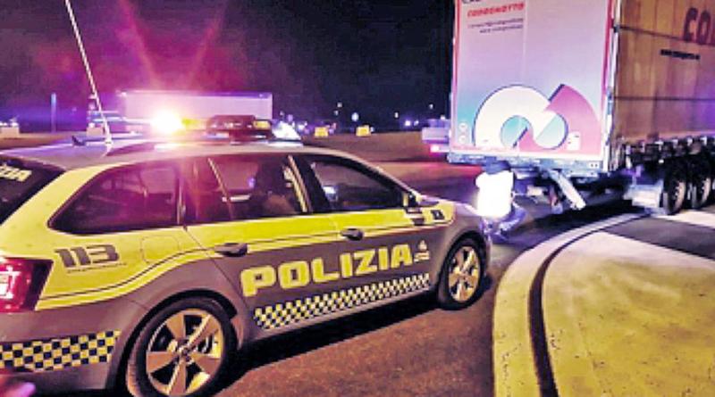 Con la sua auto si era schiantato contro un Tir sulla A4: morto l'automobilista 54enne