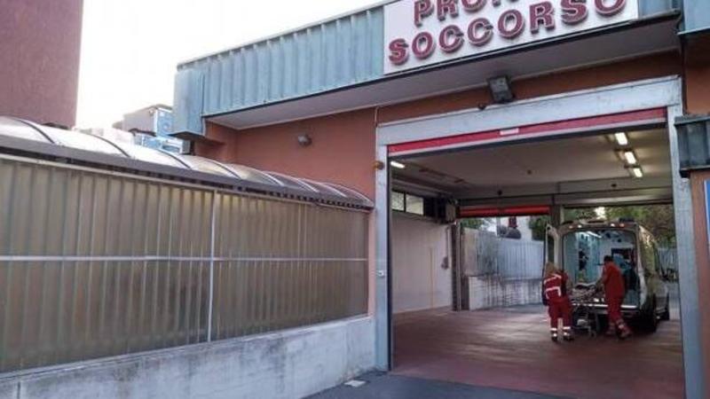 Busto, notte di follia al Pronto soccorso: botte ai poliziotti e testata a un’infermiera