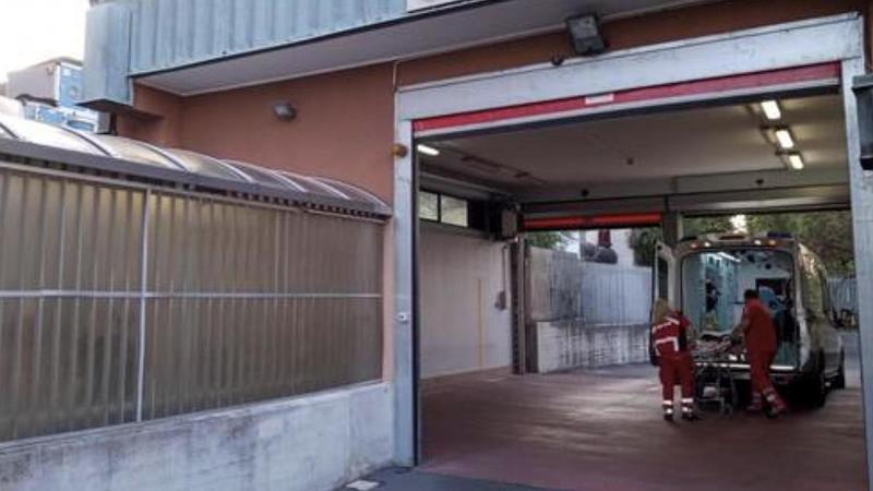 Busto Arsizio, notte di follia al pronto soccorso: aggrediti quattro poliziotti e un’infermiera