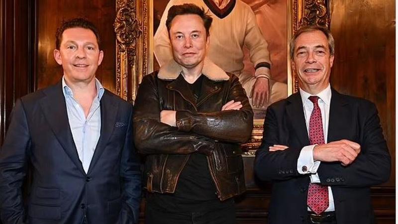 L’asse con Farage a Londra, il sostegno a AfD e complottisti: Musk fa il tutor dell’ultradestra