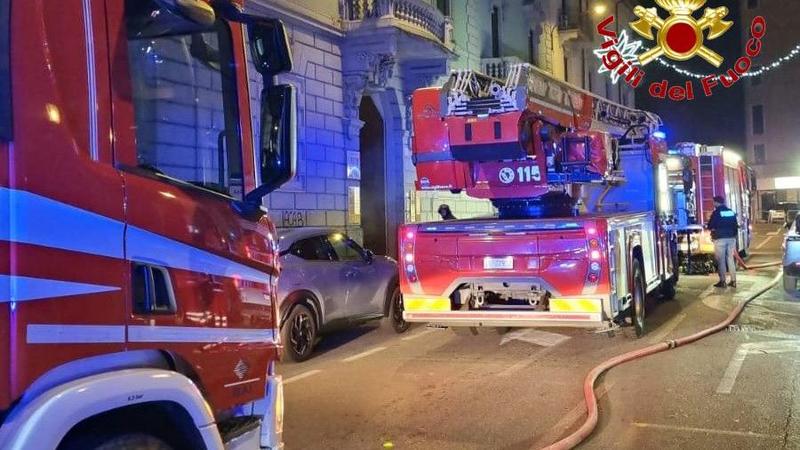 Varese, incendio in uno scantinato in via Orrigoni: evacuate due persone