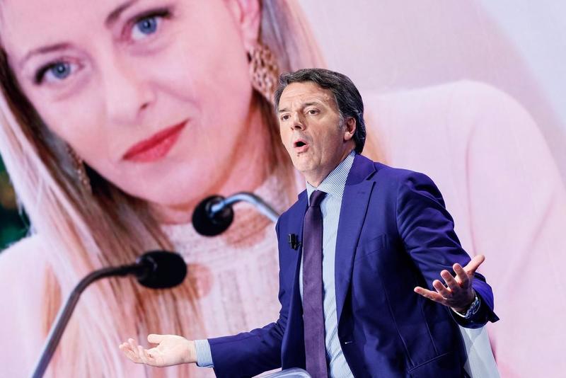 Renzi attacca Meloni: «Governa come un'influencer e viola le regole democratiche»