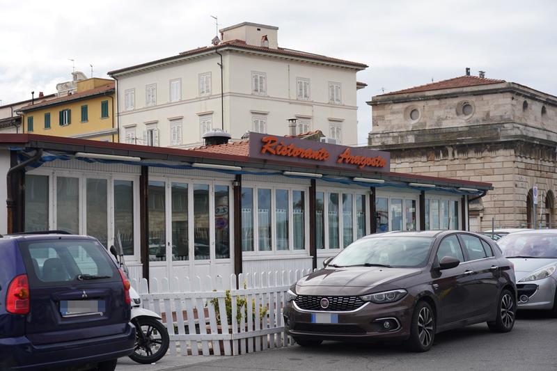 Doppio colpo a Livorno in piazza dell’Arsenale: assaltati l’Aragosta e 