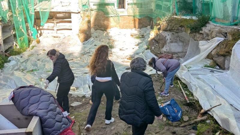 Â«Io, nel cimitero di Poggioreale, per ritrovare le ossa dei miei cari a tre anni dal crollo delle cappelleÂ»