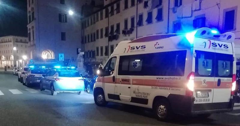 Livorno, difende un’amica dall’ex fidanzato e lui lo accoltella fuori dal Bon Ton