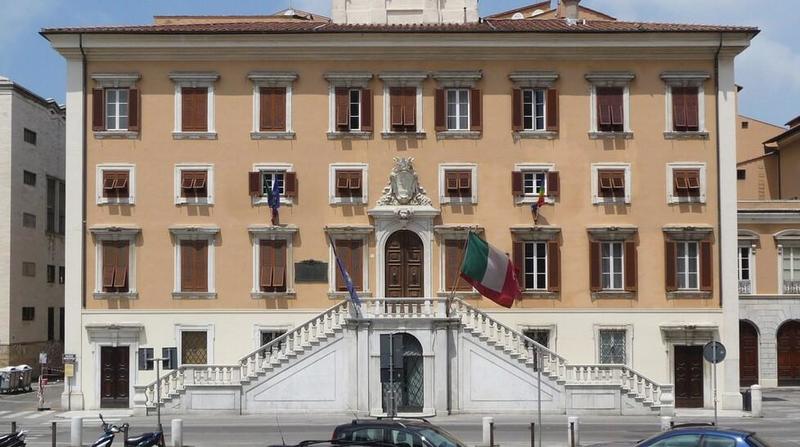 Livorno, il Comune accredita la cooperativa guidata dal consigliere del Pd