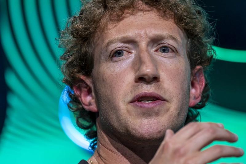 Mark Zuckerberg Rushes to Beat Elon Musk at Sucking up to Trump