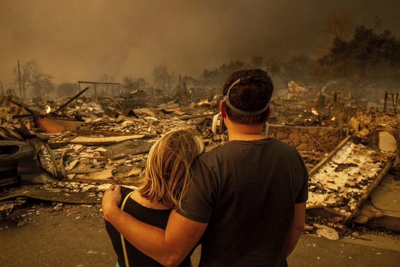 Comment les vents du désert alimentent les incendies qui ravagent la Californie du Sud