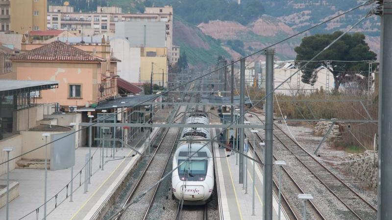 Servicio ferroviario público y de calidad en la Ribera