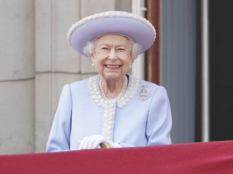 “Spreco di denaro”. Polemiche per il memoriale a Elisabetta II e il restauro di Buckingham Palace