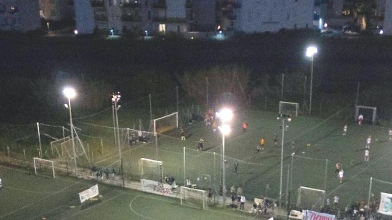 Livorno, violenza al calcetto: arriva la polizia, una squadra radiata dal torneo e un giocatore in ospedale