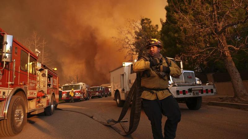 El gobernador de California invita a Trump a visitar la zona quemada y dejar de insultar desde la distancia