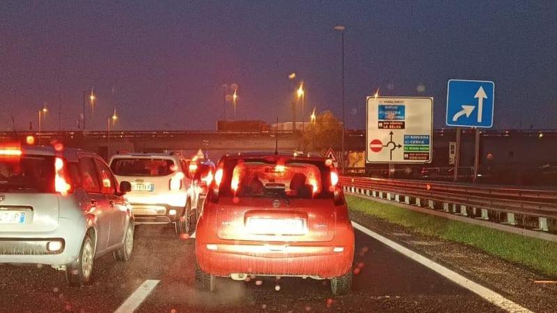 Tamponamento oggi in tangenziale: chiusa la galleria dell’aeroporto, ore di caos