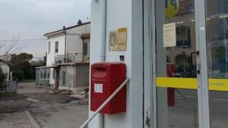 Periferie di Rimini abbandonate, la rabbia bussa alla porta degli uffici postali chiusi