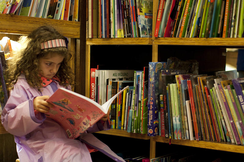 Lei que proíbe celulares em escolas é avanço para valorização da leitura