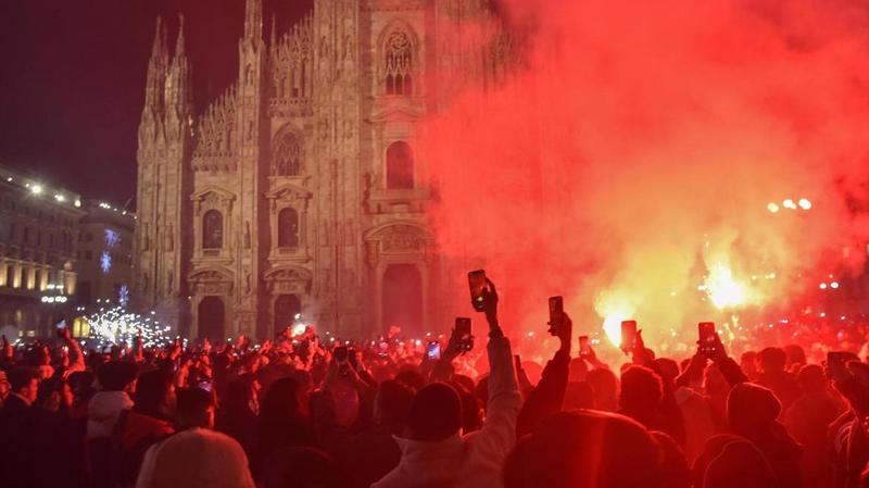 La mano sotto il vestito, il muro di uomini, gli incubi. Molestie di capodanno in Duomo, parla un’altra vittima /