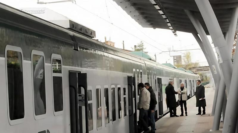 Molestò una 15enne sul treno, cercando di trascinarla in bagno. Il processo inizia tre anni dopo