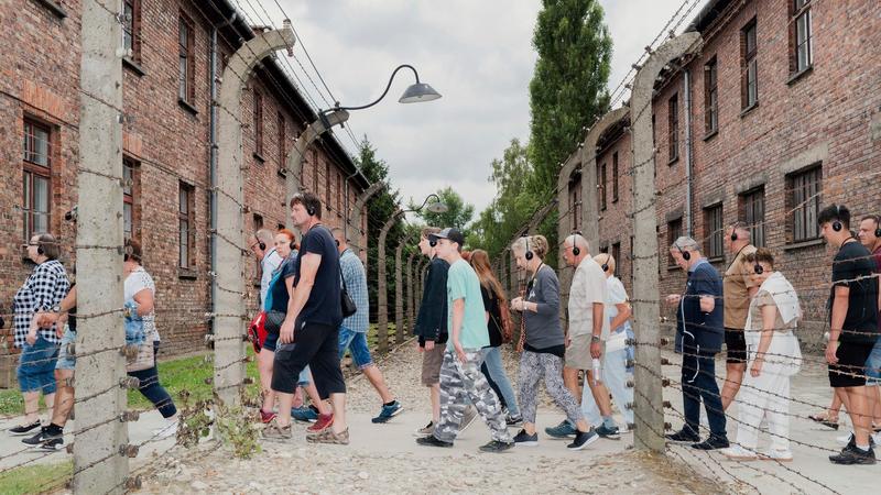 Im Gespräch | Guide in Auschwitz über ihre Arbeit: „Als ob ich eine fremde Sprache spräche“