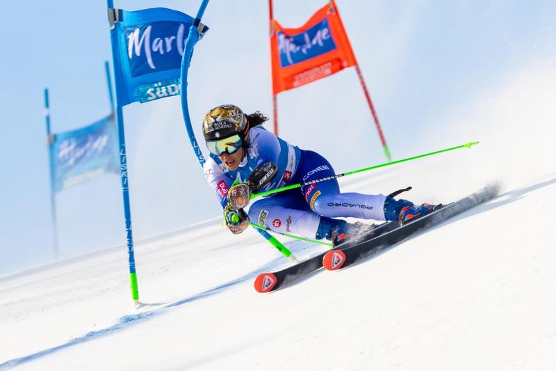 Italia da impazzire a Garmisch: Brignone beffa Goggia, tripudio azzurro in discesa. Problemi alla spalla per Sofia