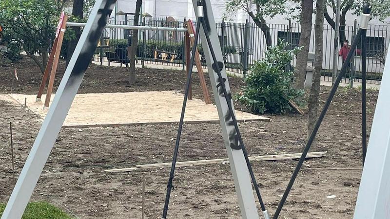 Parco Mascagna, nuovo raid vandalico a pochi giorni dall'apertura: Ã¨ l'ottavo