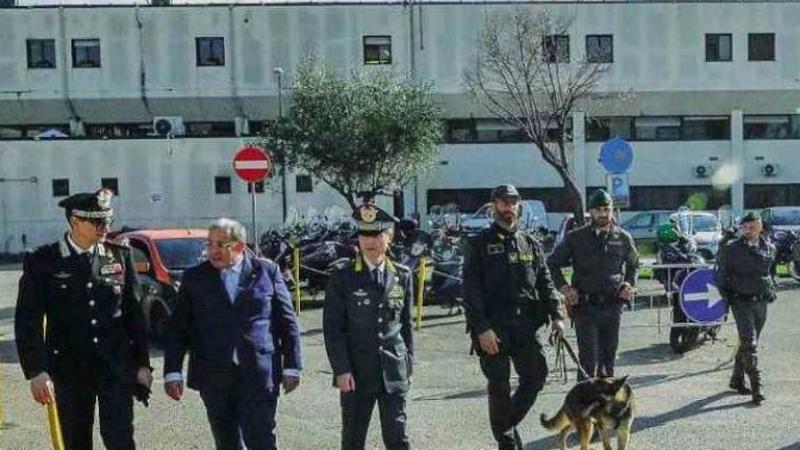 Â«I miei studenti in classe con le armiÂ». E a scuola arrivano i metal detector