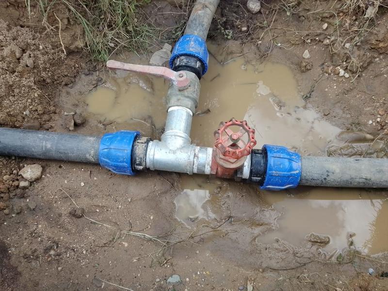 Trabajos para mejorar servicio de agua potable en sector El Toro de Sucre