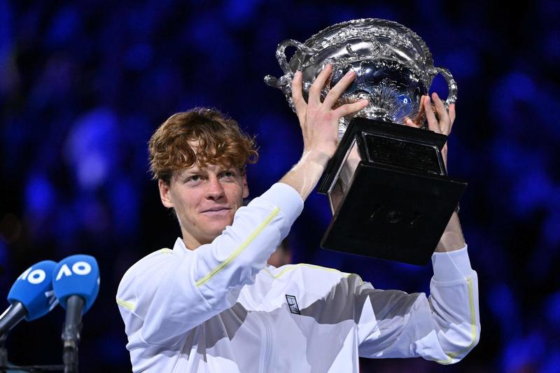 Sinner tre volte Slam, Jannik re agli Australian Open: Zverev dominato