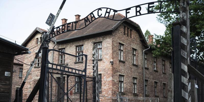 Mehr Menschen sollen sich Auschwitz anschauen