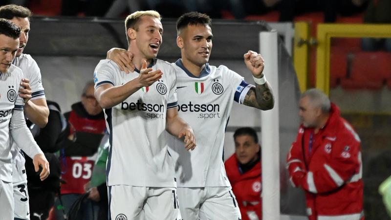 L’Inter cala il poker a Lecce e tiene il passo del Napoli / Pazzo Milan: Parma ko nel recupero / Lazio-Fiorentina 1-2 / La Roma vince a Udine /