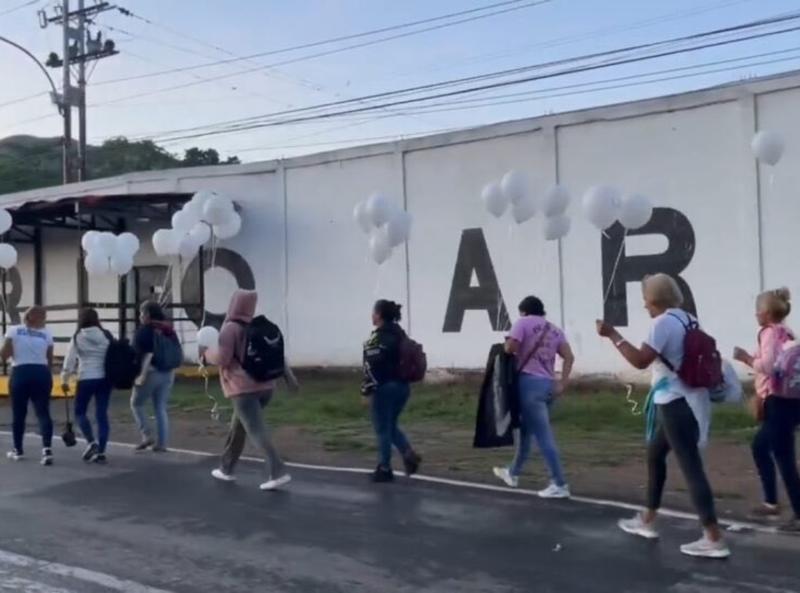 Trasladan a 14 presos políticos desde Valencia a la cárcel de Tocorón