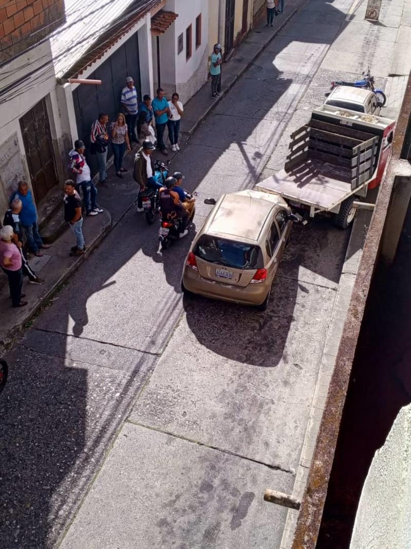 Vehículo sin frenos recorrió la calle Colón en Boconó