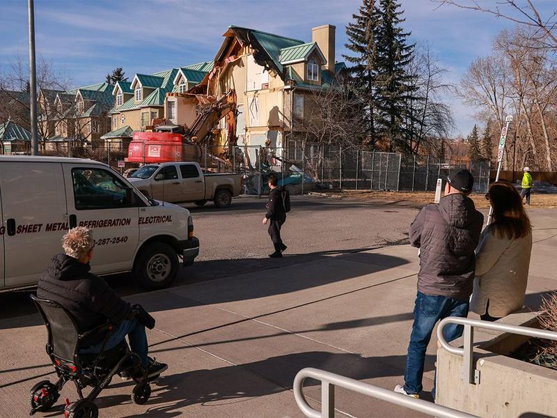 Bell: Calgary Green Line death watch is on, with the LRT now on life support