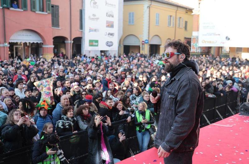 Cento, partenza trionfale per il Carnevale d’Europa