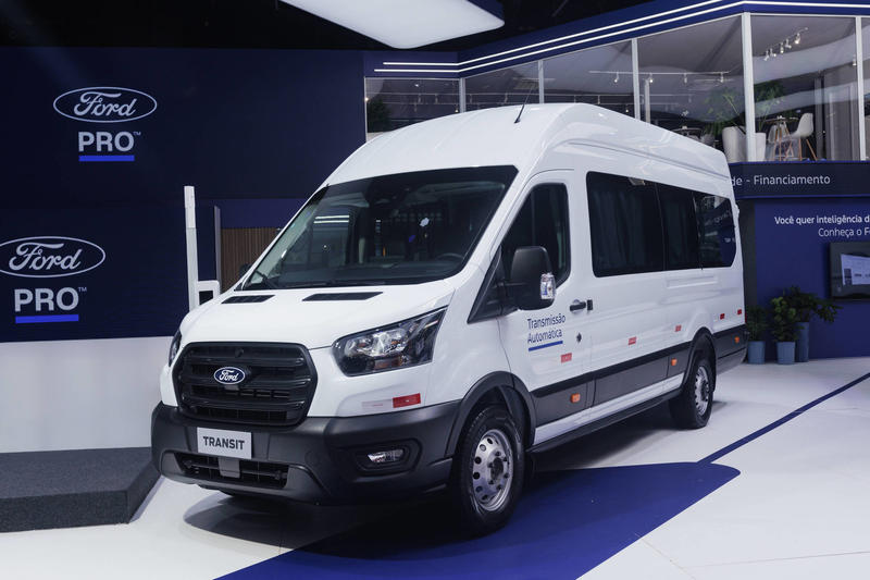 Ford lança novas versões da van Transit e aumenta aposta em veículos comerciais