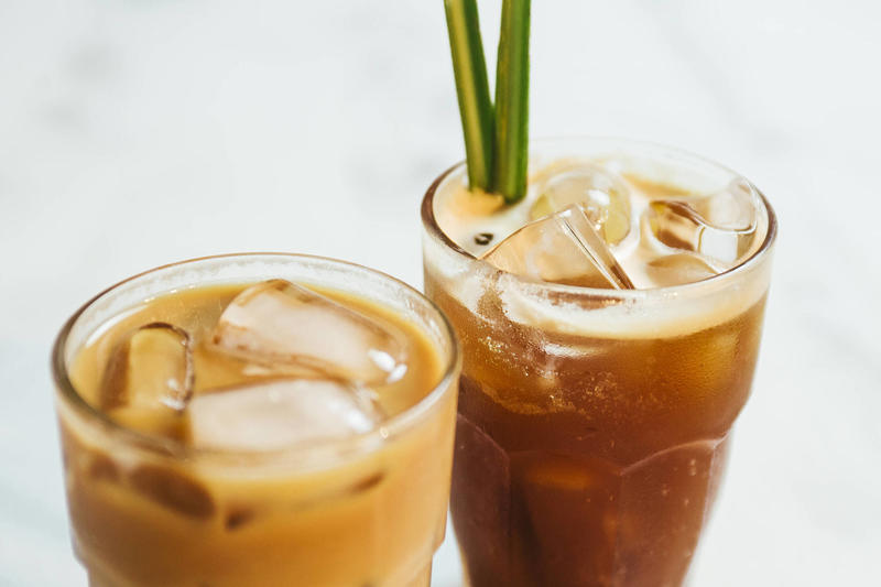 Cinco receitas refrescantes e fáceis de café gelado para combater o calor