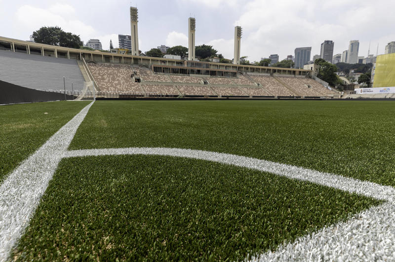 A polêmica artificial sobre o gramado