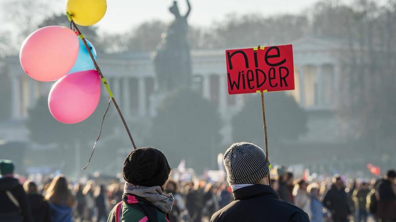 Bei aller Wut über die Messerattacke : „Refugees welcome“ – das ist Ausdruck einer Haltung