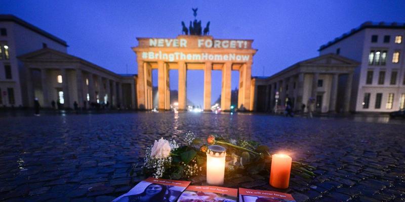 Berlin erinnert an das Schicksal von Kfir, Ariel und Shiri Bibas